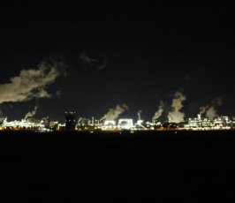 Industriekulisse nachts 